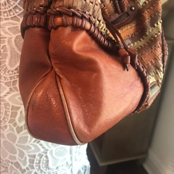 Isabella Fiore Authentic Woven Leather Shoulder Bag - Picture 5 of 16